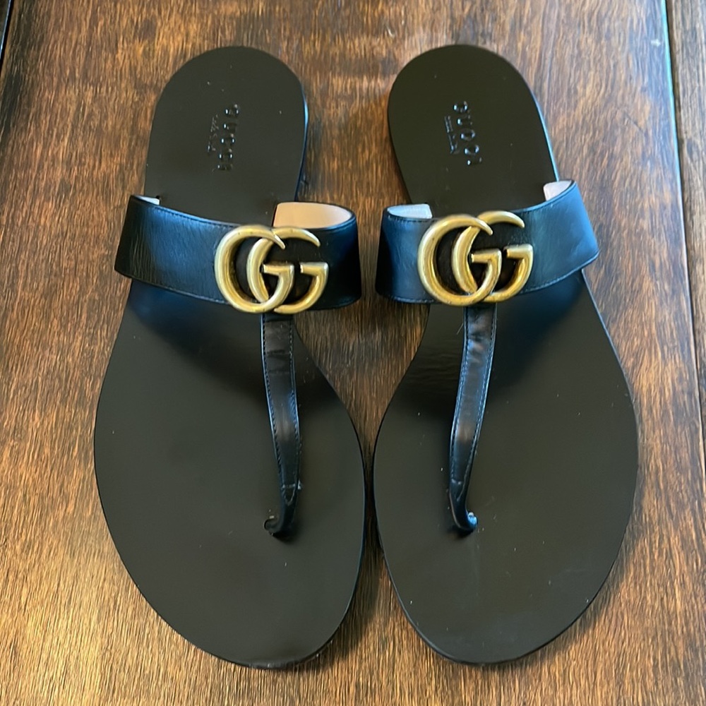 Gucci, black leather GG marmot thong sandals, size 39. US size 9 Box and bags
